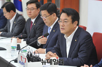 [포토] 모두발언 하는 새누리당 정진석 원내대표