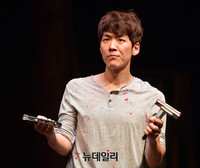 [포토] '레드'로 연극무대 처음 선 배우 카이