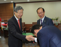 [포토] 김희옥 예방한 이원종-김재원