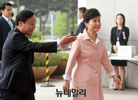 [포토] 국회로 들어서는 박근혜 대통령