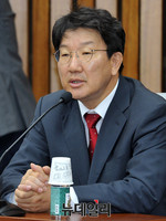 [포토] 모두발언 하는 권성동 법사위원장