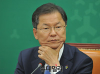 [포토] 생각에 잠긴 국민의당 천정배 공동대표