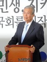 [포토] 비대위원회의 참석하는 김종인