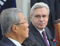 [포토] 러시아 대사 면담하는 더불어민주당 김종인 대표