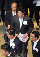 [포토] 신세계 채용 박람회 참석한 정용진