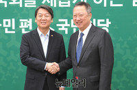 [포토] 박용만 대한상공회의소 회장 면담하는 안철수 대표