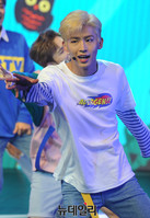 [포토] 로미오, 민성 '금빛 빛나는 외모'