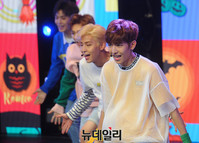 [포토] 로미오, 강민 '막내의 깜찍한 무대'