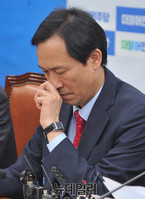 [포토] 원내대책 회의 참석한 더불어민주당 우상호 원내대표