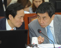 [포토] 대화하는 우상호-이종걸