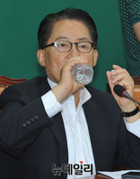 [포토] 목타는 국민의당 박지원 원내대표