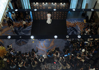 [포토] 이영애 '쏟아지는 플래쉬 세례'