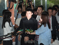 [포토] 피의자 신분으로 강남서 출석한 박유천