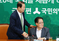 [포토] 악수 나누는 박지원 비대위원장과 박주선 부의장