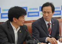 [포토] 대화하는 우상호-박완주