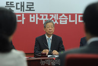 [포토] 생각하는 김희옥 비대위원장