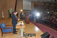 [포토] 전국위원회 회의 주재하는 새누리당 정갑윤 의원