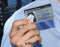 [포토] 쏘맥자격증 딴 송중기, 뭐라고 적혀있나?