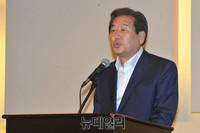 [포토] 감사인사 전하는 김무성 새누리당 전 대표