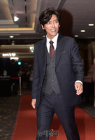 [포토] 한국영화를빛낸스타상 시상식에 입장하는 배우 최성국