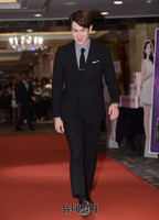 [포토] 인기배우상 수상한 배우 유연석