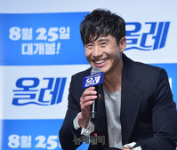 [포토] 호랑이같은 배우 신하균, 영화 '올레'로 스크린 복귀