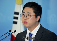 [포토] 더불어민주당 청년 최고위원 출마 기자회견 갖는 이동학