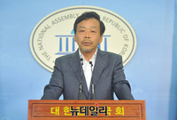 [포토] 대통령 면담 결과 브리핑하는 이완영 의원