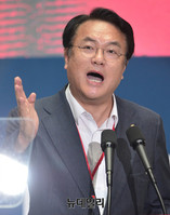 [포토] 새누리당 전당대회, 인사말하는 정진석 원내대표