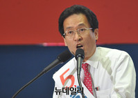 [포토] 당원들에게 지지 호소하는 함진규 새누리당 최고위원 후보