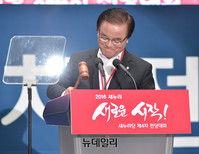 [포토] 전당대회 개회 알리는 정갑윤 의장