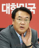 [포토] 새누리당 원내대책 회의, 발언하는 정진석 원내대표