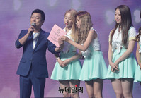 [포토] 우주소녀 컴백 쇼케이스 사회 맡은 이수근
