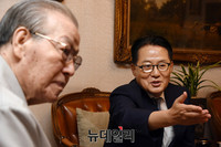 [포토] 김종필 전 총리 예방하는 박지원 국민의당 대표