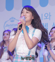 [포토] 아이오아이(I.O.I) 완전체 속 '세정'