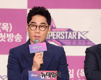 [포토] 가왕에서 심사위원 된 가수 김연우