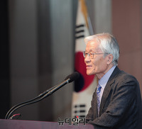 [포토] 출판기념회서 축사하는 조갑제 대표