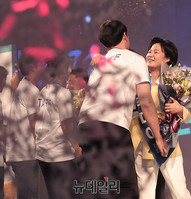 [포토]  더불어민주당 추미애 의원, 신임당대표로 선출