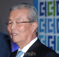 [포토] 더불어민주당 전당대회 참석한 김종인 비대위 대표