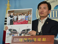 [포토] 송희영-박수환 관련 기자회견 가지는 김진태 의원