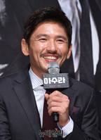 [포토] 팔색조 배우 황정민, 이번엔 악덕 시장(市長) 역할