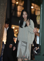 [포토] 수수한 매력 배우 이솜