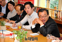 [포토] 청년고용정책 현장 간담회 갖는 새누리당 이정현 대표