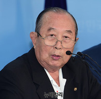 [포토] 사드배치 관련 기자회견하는 이상훈 전 국방부장관