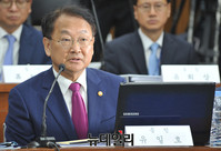 [포토] 청문회 출석한 유일호 경제부총리