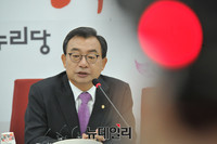 [포토] 북핵관련 긴급 기자간담회 갖는 이정현 대표