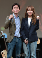 [포토] 권진아 데뷔 쇼케이스에 등장한 유희열