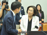 [포토] 대화 나누는 김세연-유승희