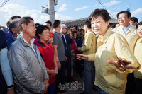 [포토] 경주 지진피해 현장 찾은 박근혜 대통령
