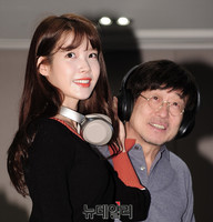 [포토] 소니오디오 모델 '아이유-김창완' 다정한 부녀 느낌